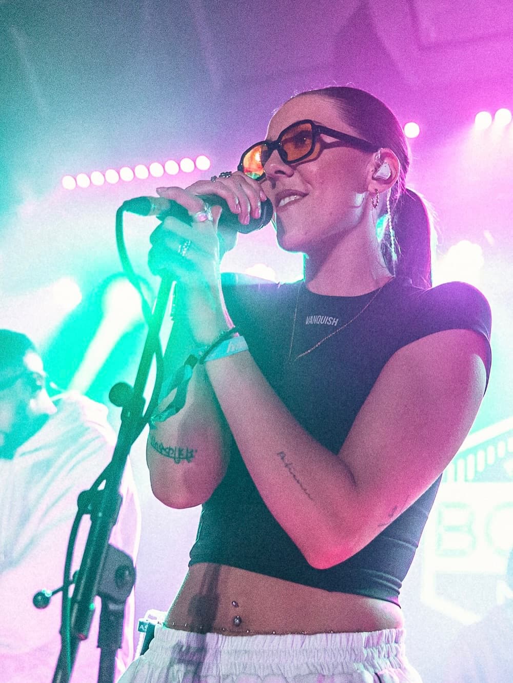 Female vocalist performing at Hockley Hustle